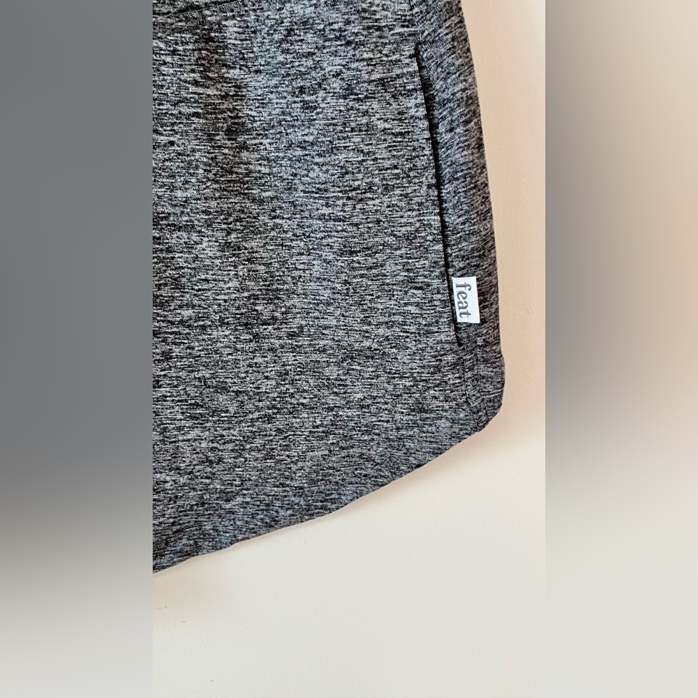 Feat Flow Tech Roam 2" Short Heather Gray Women's Size Small - Picture 4 of 10